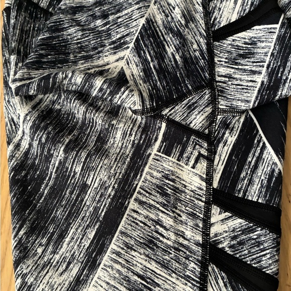 Lululemon High Times Pant Black and White Patterned Leggings - Picture 8 of 10
